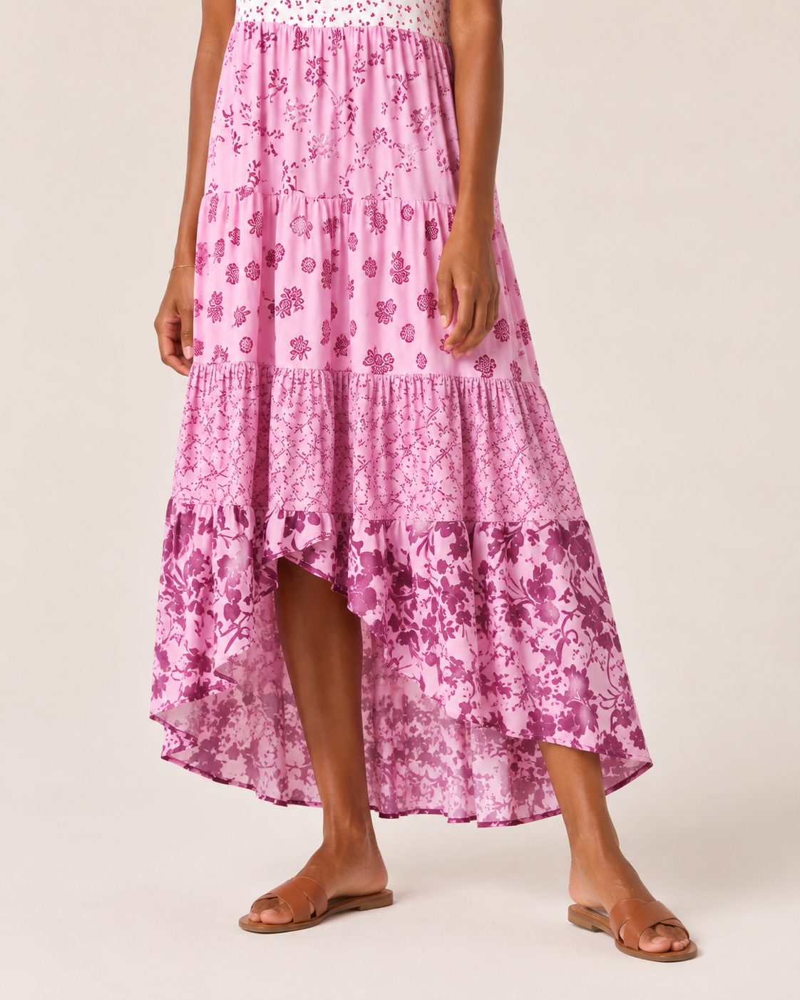 Selma Kleid – ärmelloses Boho-Maxikleid in Rosa mit Stufenrock und Blumenmustern
