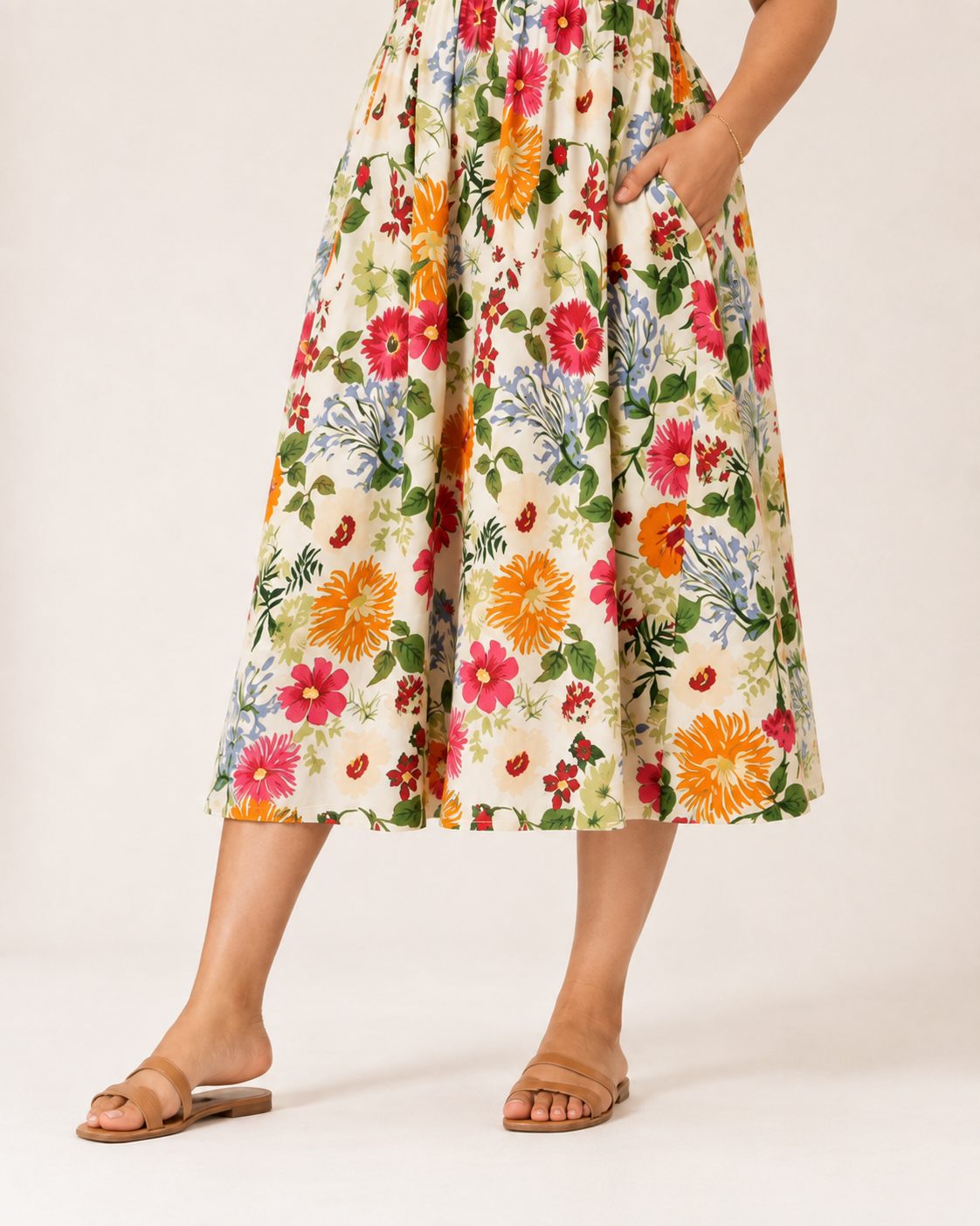 Elena Kleid – Sommerkleid aus Baumwolle mit Blumenmuster, eckigem Ausschnitt und Taschen