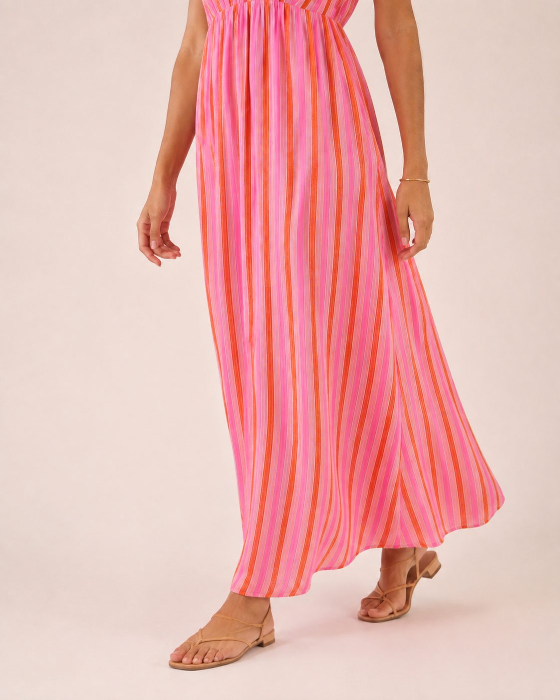 Livia Kleid – Maxikleid aus Musselin mit pink-orangen Streifen und Rüschenträgern