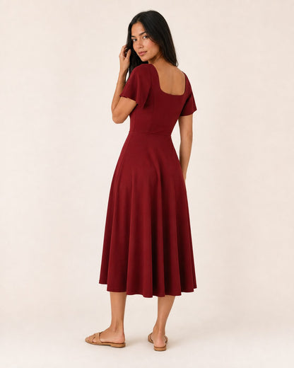 Ida Kleid – Midikleid in Cranberry mit eckigem Ausschnitt und Flügelärmeln