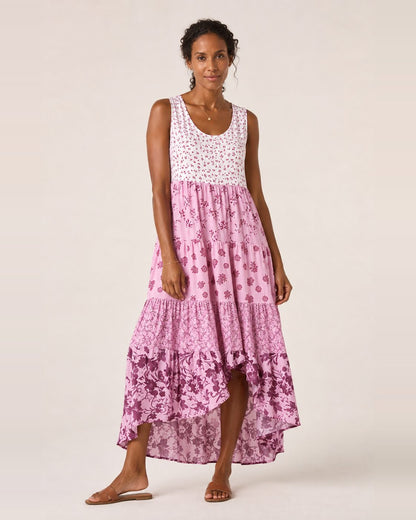 Selma Kleid – ärmelloses Boho-Maxikleid in Rosa mit Stufenrock und Blumenmustern