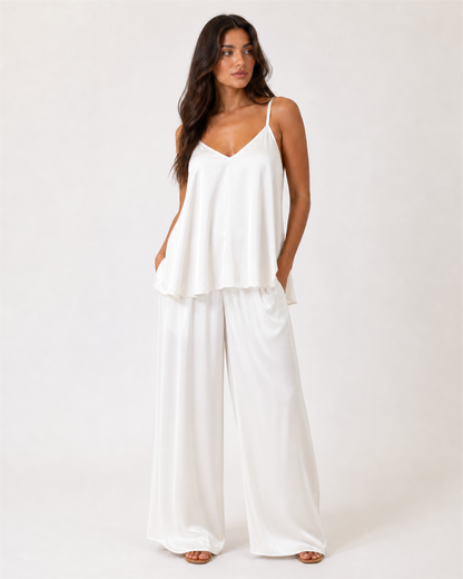 Amira Top aus Satin in Weiß - fließendes Top mit V-Ausschnitt