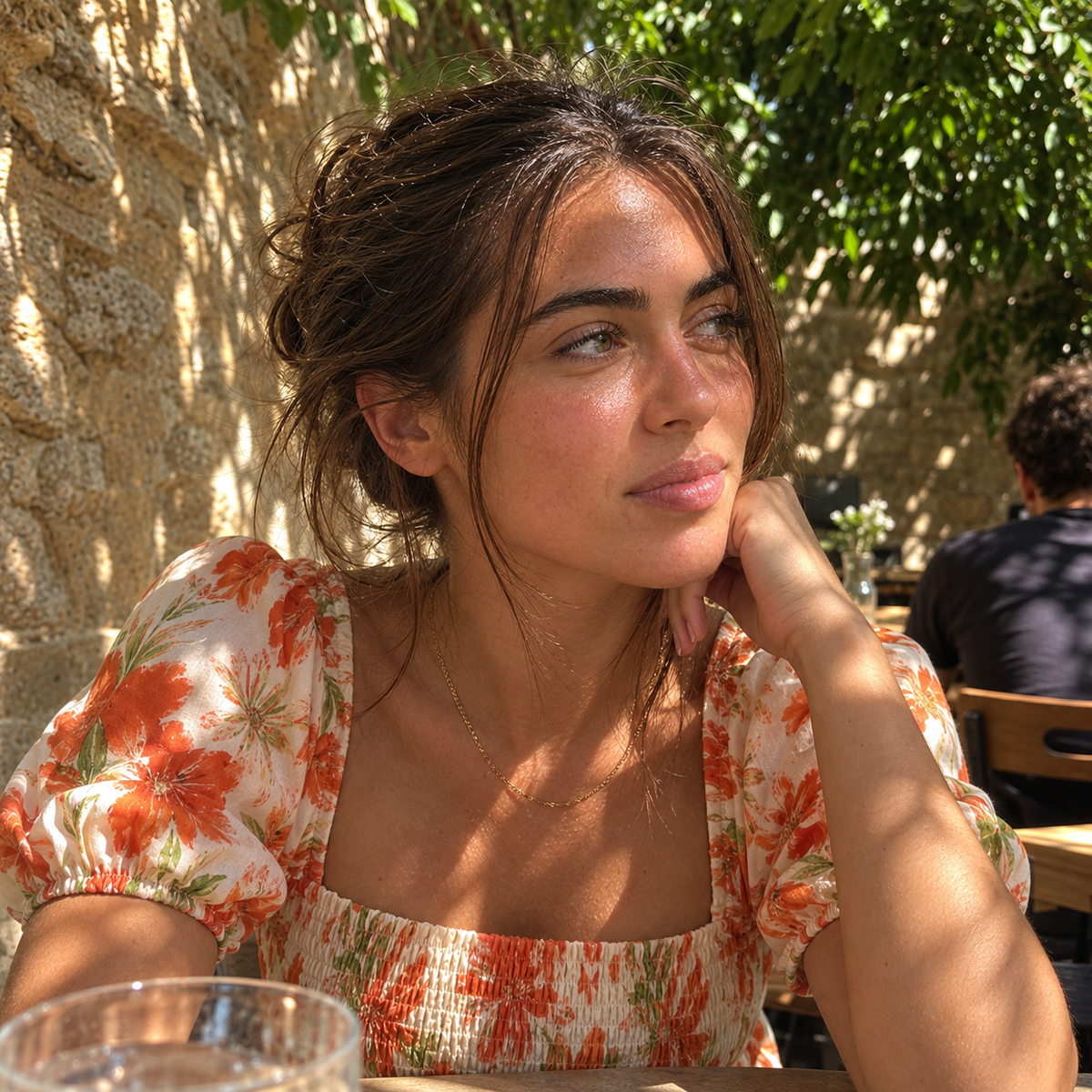 Abito Alma indossato in terrazza