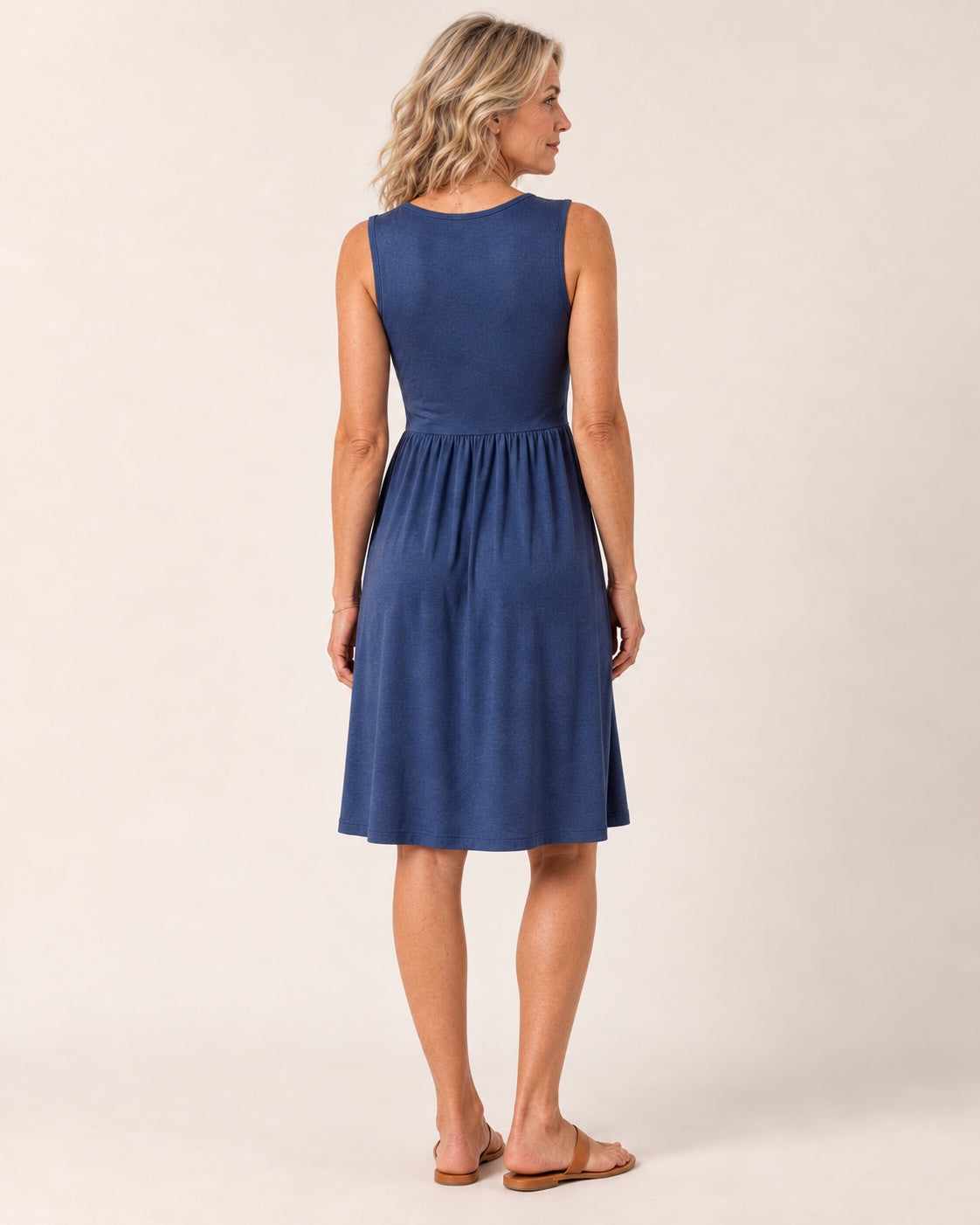 Abito Nora - abito senza maniche in jersey mélange blu denim, con scollo a V e nodo intrecciato